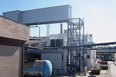 Außenansicht der Kunstharzanlage