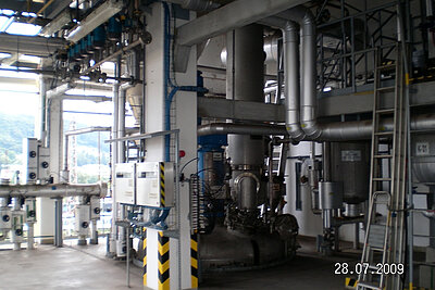 Innenansicht der Polyester- und Alkydharzanlage